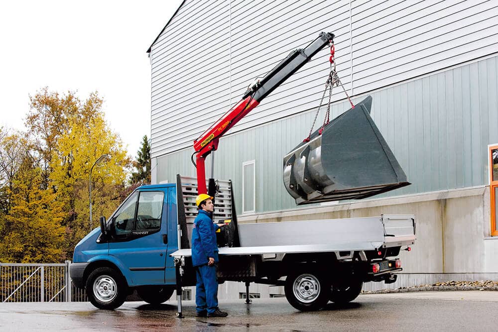 Grue de manutention compacte pour v&eacute;hicule l&eacute;ger